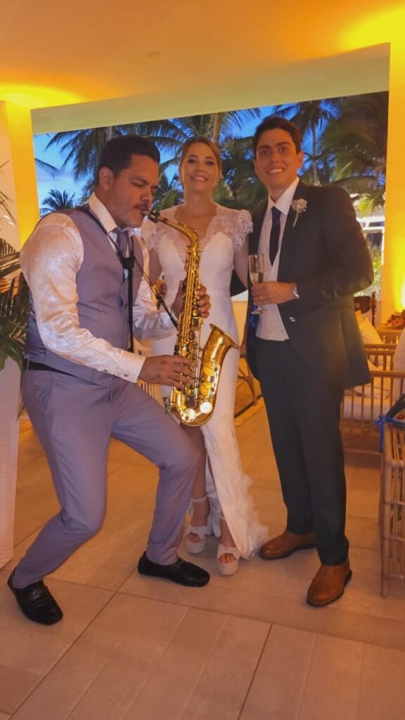 Saxofonista para bodas en Margarita Saxofonista para veladas románticas Rancho de Chana eventos con música