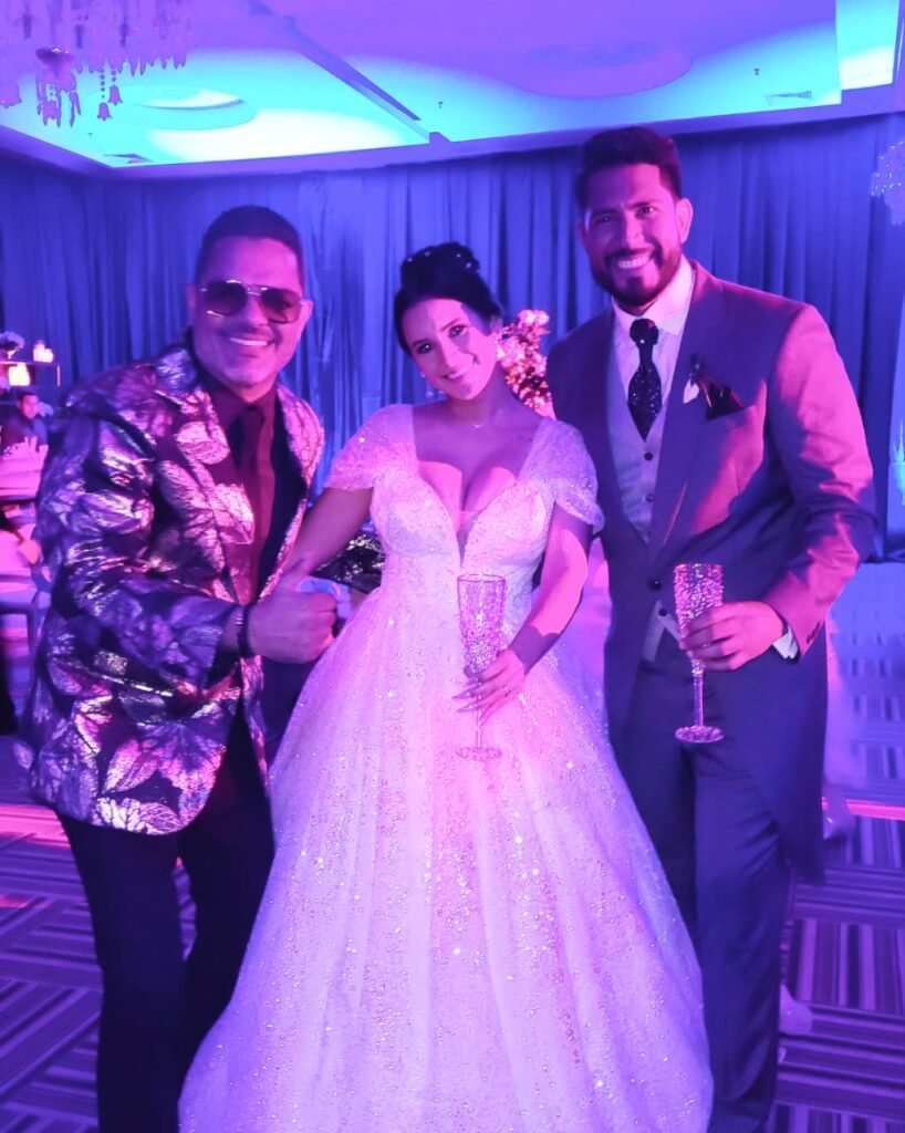 Grupos musicales para fiestas Margarita Música en vivo para veladas románticas Saxofonista para boda en la playa